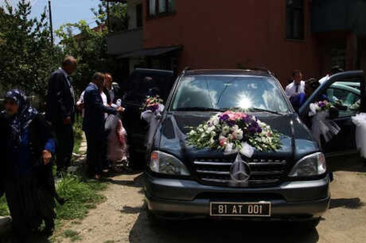 Başkanın Makam Aracı Gelin Arabası Oldu