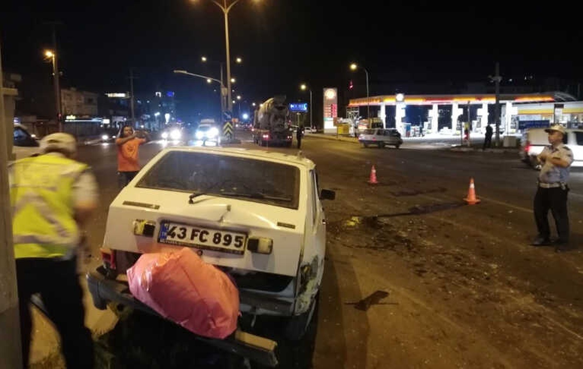 Beton Mikseri ile Otomobil Çarpıştı: 9 Yaralı