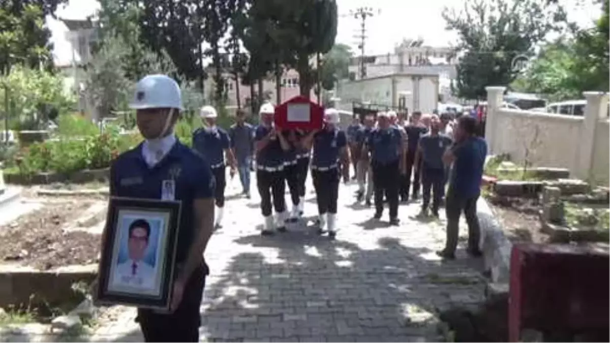 Boğulmak Üzereyken Kurtarılan Polis Hastanede Yaşamını Yitirdi