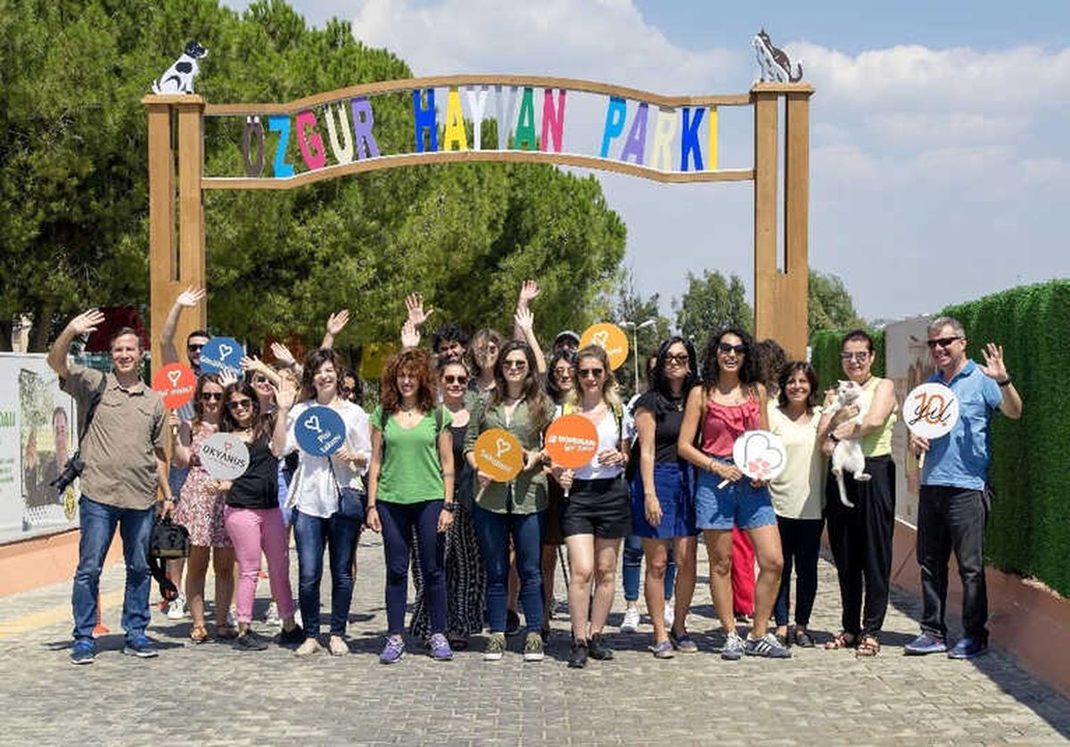 Buca\'nın Can Dostlarına Yepyeni Mama Kapları