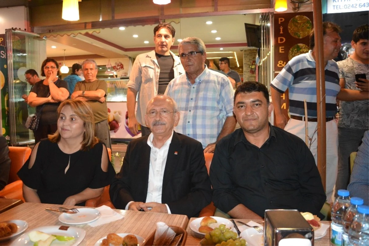 CHP Lideri Kılıçdaroğlu\'na Korkuteli\'nde Yanık Dondurma İkramı