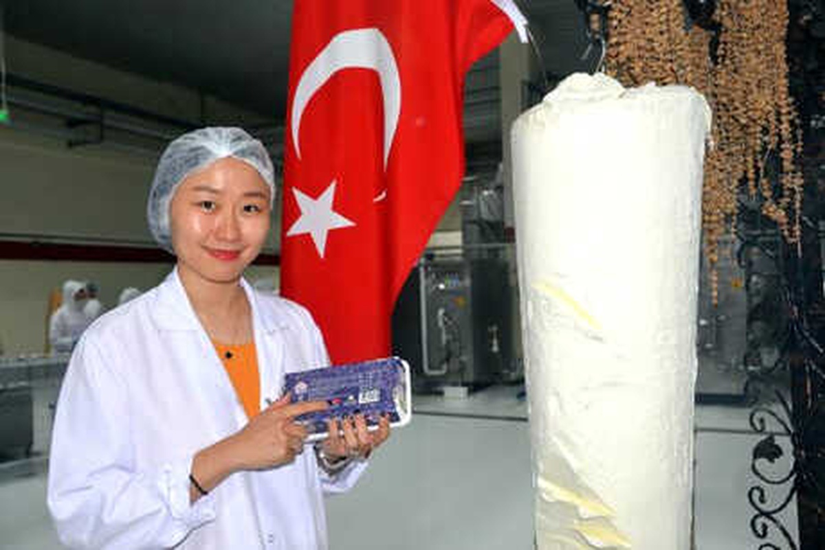 Çinli Yang Tao, Türk Bayrağı ile Dondurma Satışını Yüzde 100 Artırdı