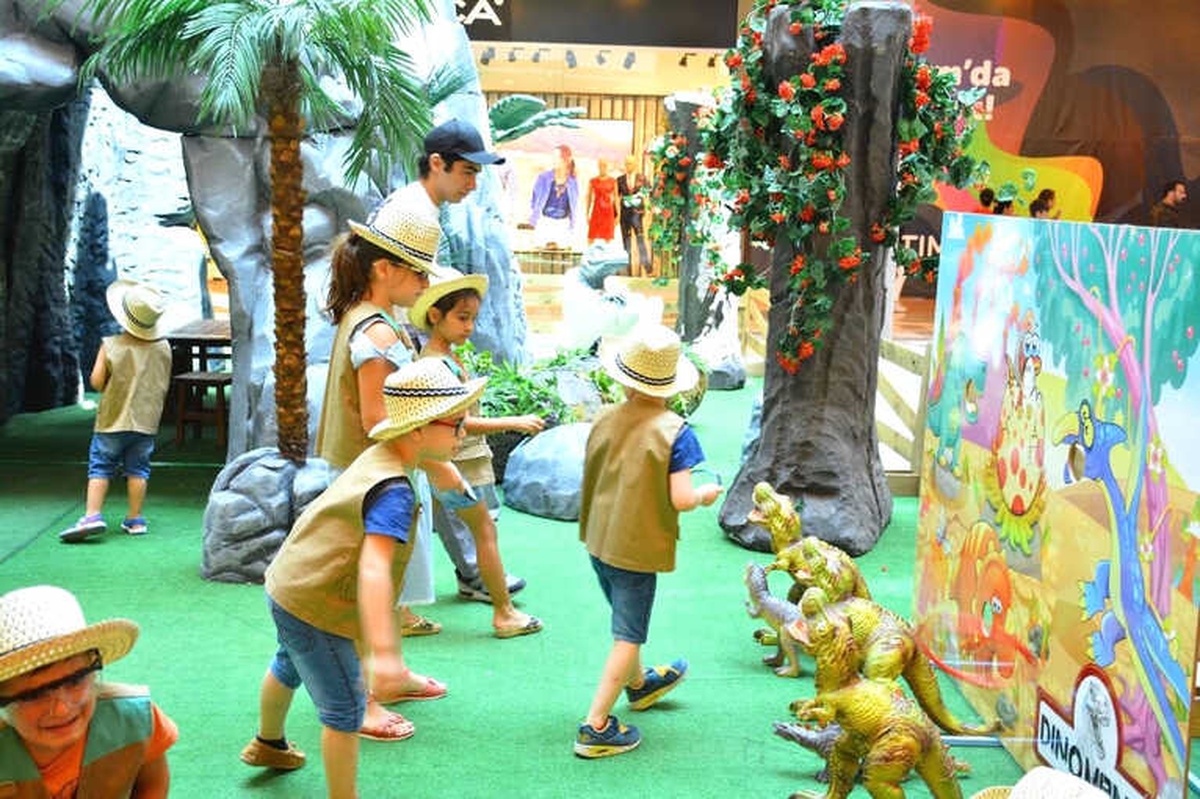 Çocuklar Dinozorların Gizemli Dünyasını Keşfetti