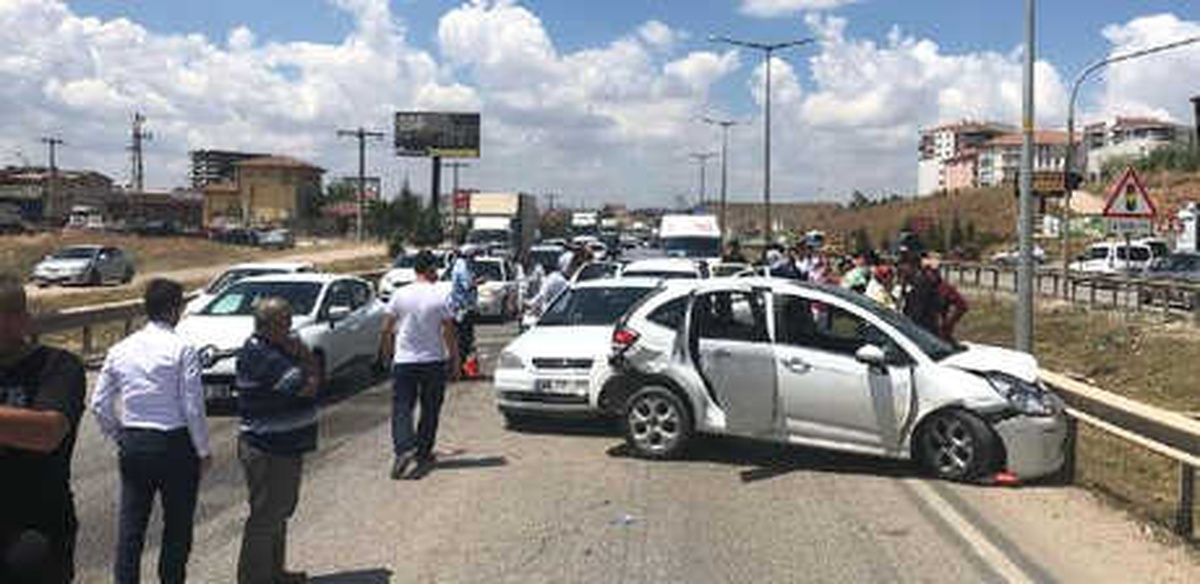 Düğün Konvoyunda Kaza: 8 Yaralı