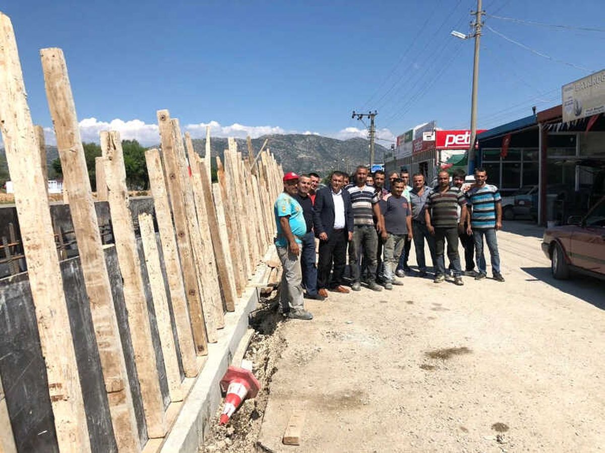 Eğirdir\'de Sanayi Esnafına Set Olan Duvar İnşaatı Durduruldu