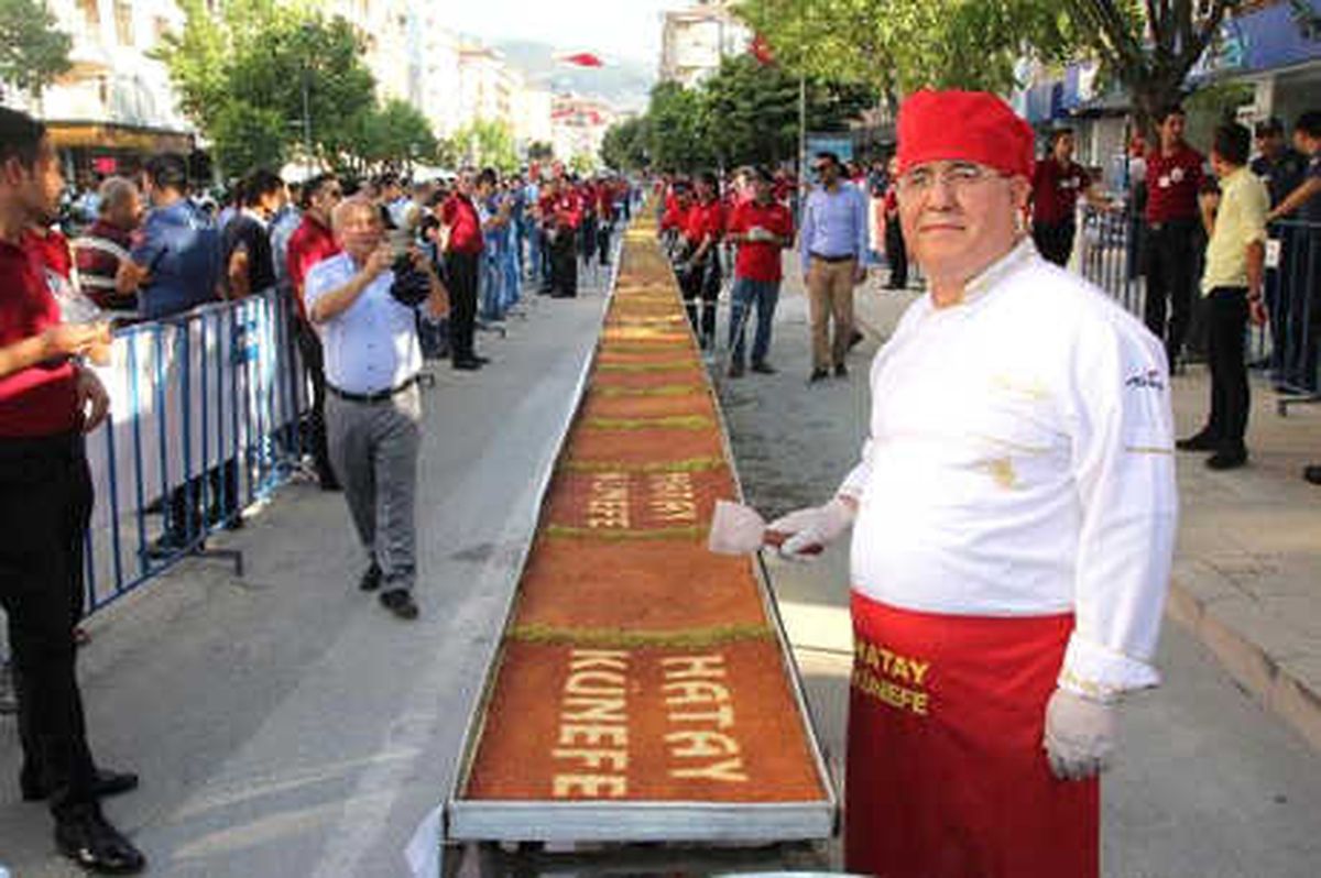 Hatay\'da 79 Metrelik Künefe 1 Saatte Tüketildi