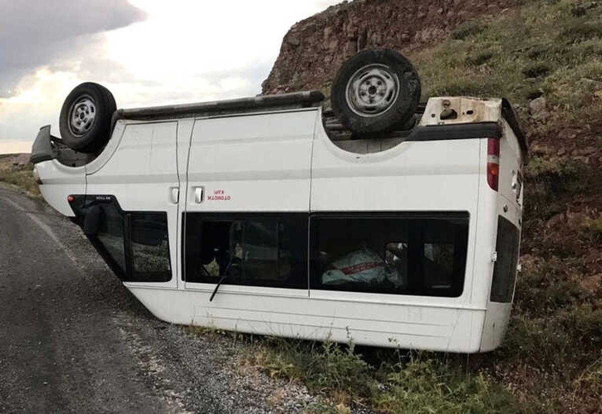 İşçileri Taşıyan Minibüs Devrildi: 6 Yaralı
