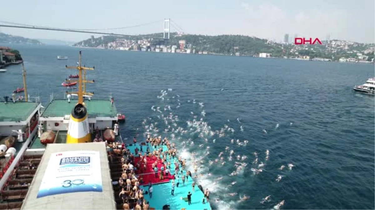 İstanbul Boğaziçi Kıtalararası Yüzme Yarışı\'nda Rahatsızlanan Yüzücü Hayatını Kaybetti Hd