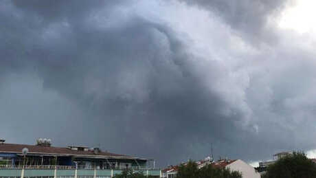 İstanbul\'un Bazı Bölgelerini Karabulutlar Sardı