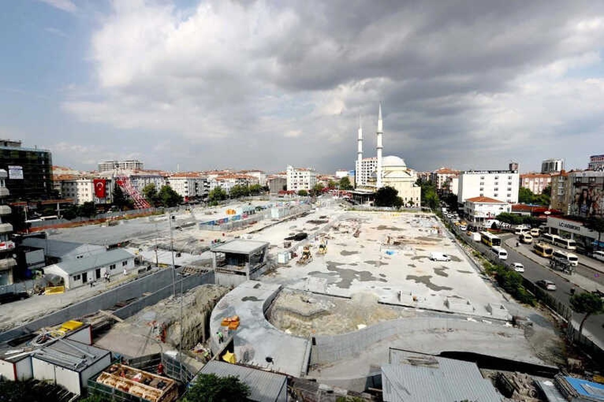 İstanbul\'un En Modern ve Büyük Meydanlarından Biri Bağcılar\'da Yapılıyor