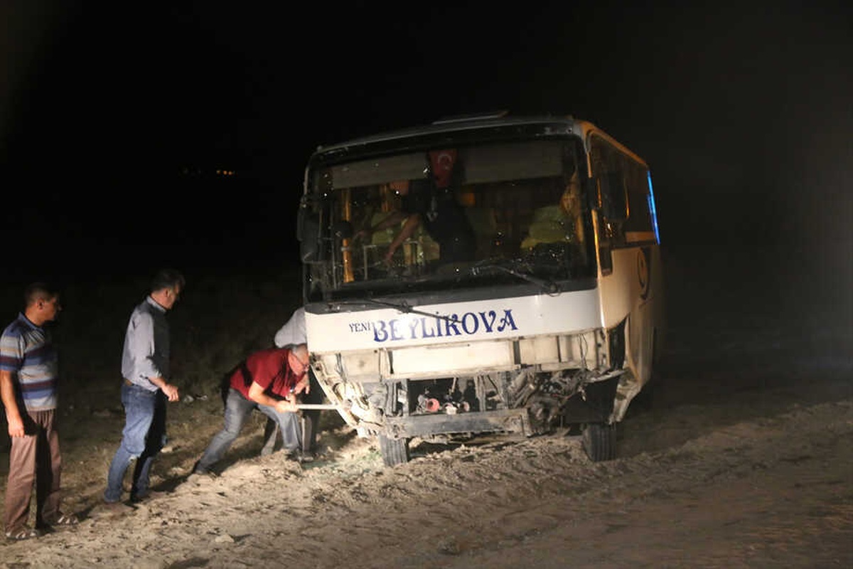 Kalp Krizi Geçiren Sürücünün Kullandığı Midibüs Devrildi