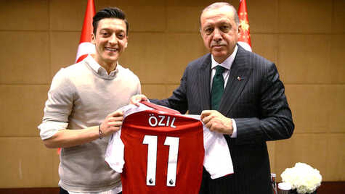 Mesut Özil\'den İkinci Açıklama: Alman Medyası Sınırı Aştı