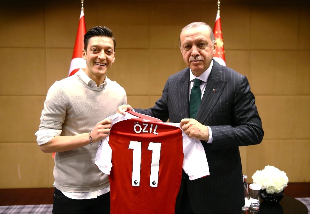 Mesut Özil: "Ne Olursa Olsun O Fotoğrafı Çektirirdim"