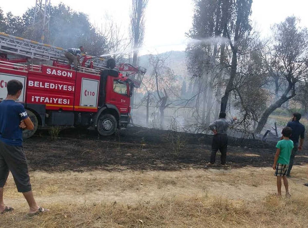 Meyve Bahçesinde Çıkan Yangın Zarara Neden Oldu