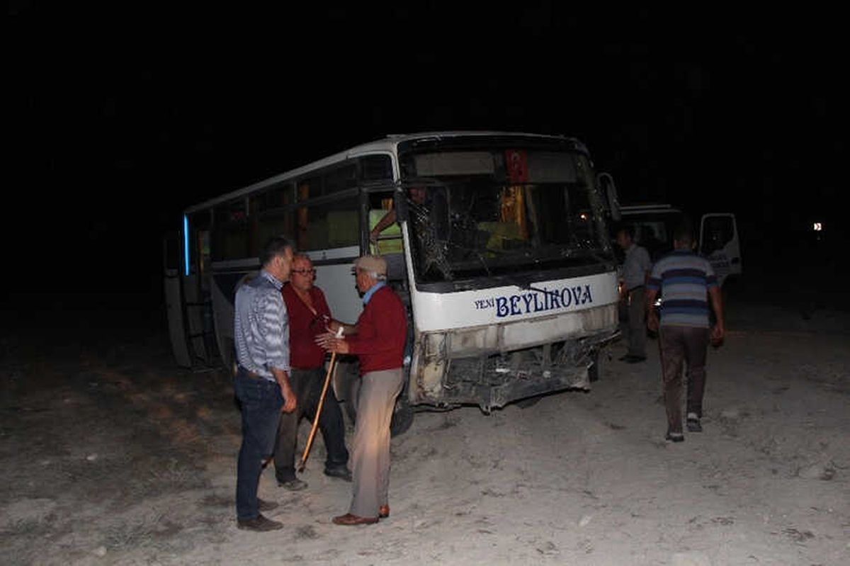 Midibüs Şoförü Direksiyon Hakimiyetini Kaybetti: 1 Ölü, 14 Yaralı
