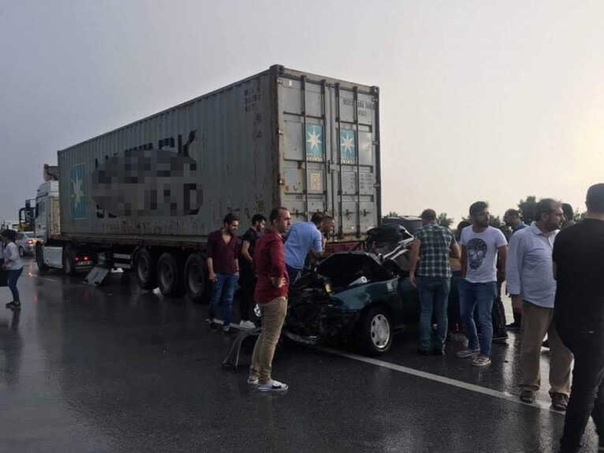 Otomobil Tıra Çarptı: 3 Ölü, 1 Yaralı