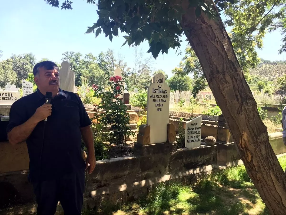 Prof.dr. Üstünbaş, Kabri Başında Anıldı