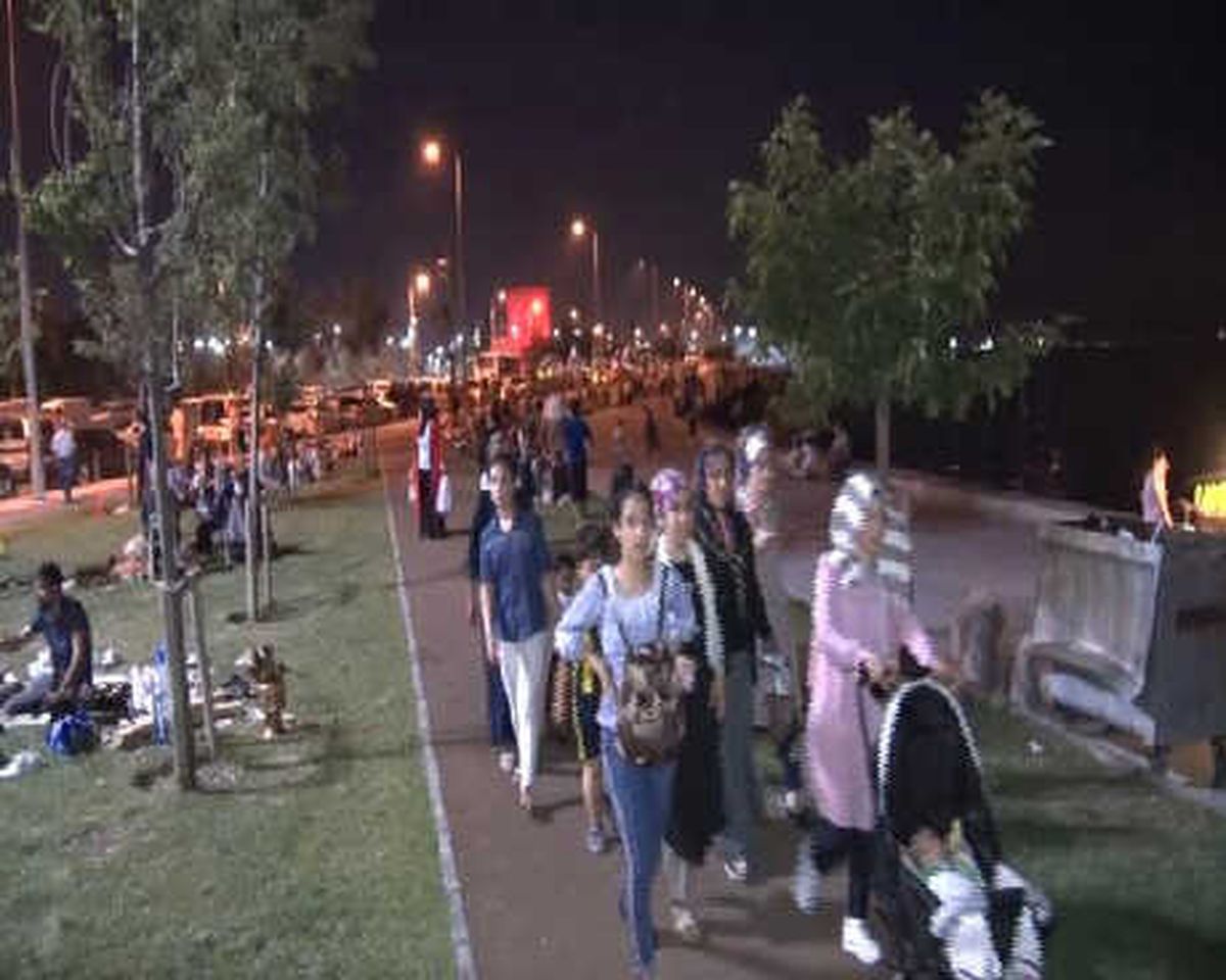 Sıcaktan Bunalan İstanbullular Soluğu Sahillerde Aldı