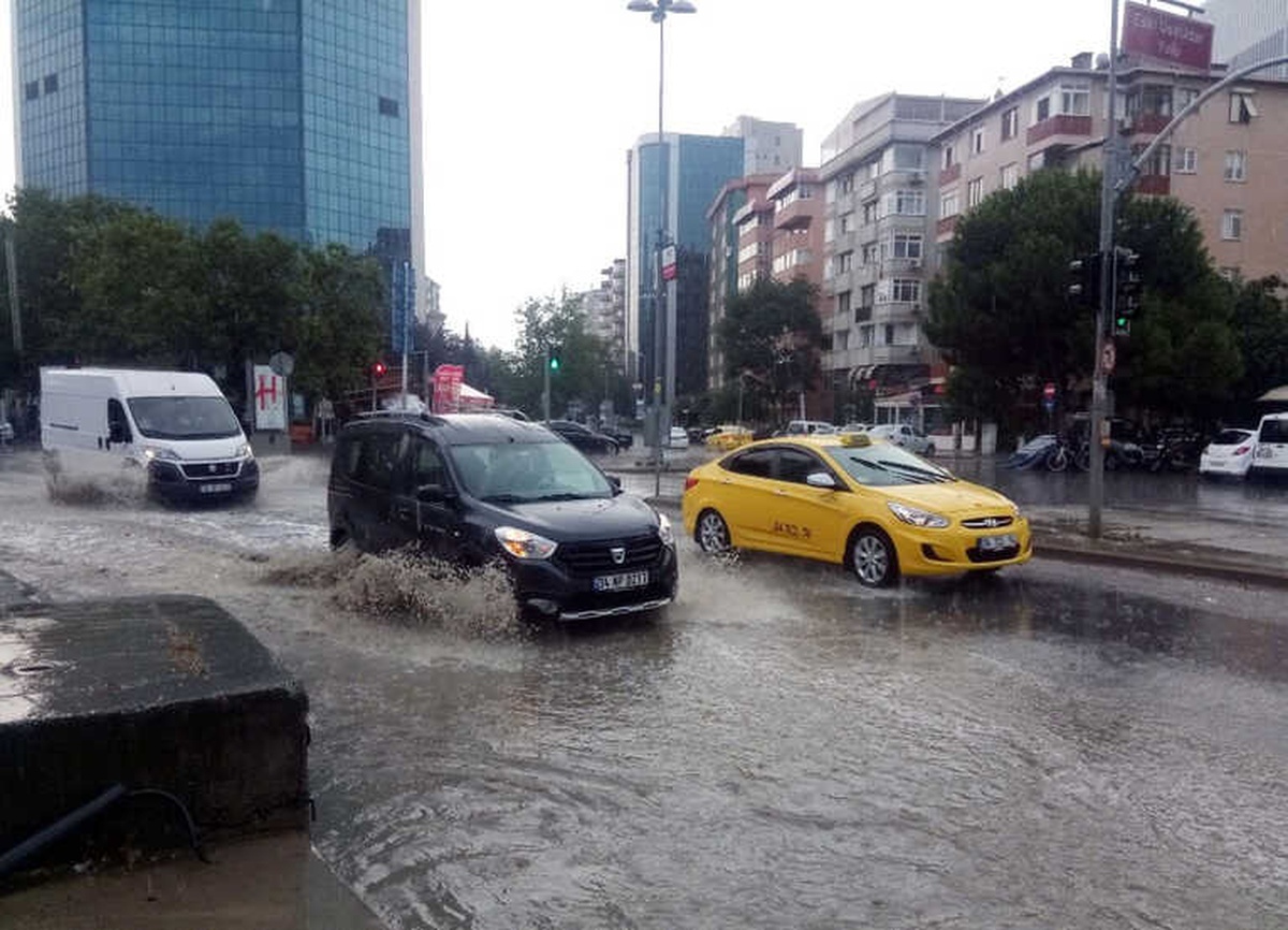 Yağmur Anadolu Yakası\'nda Etkili Oldu