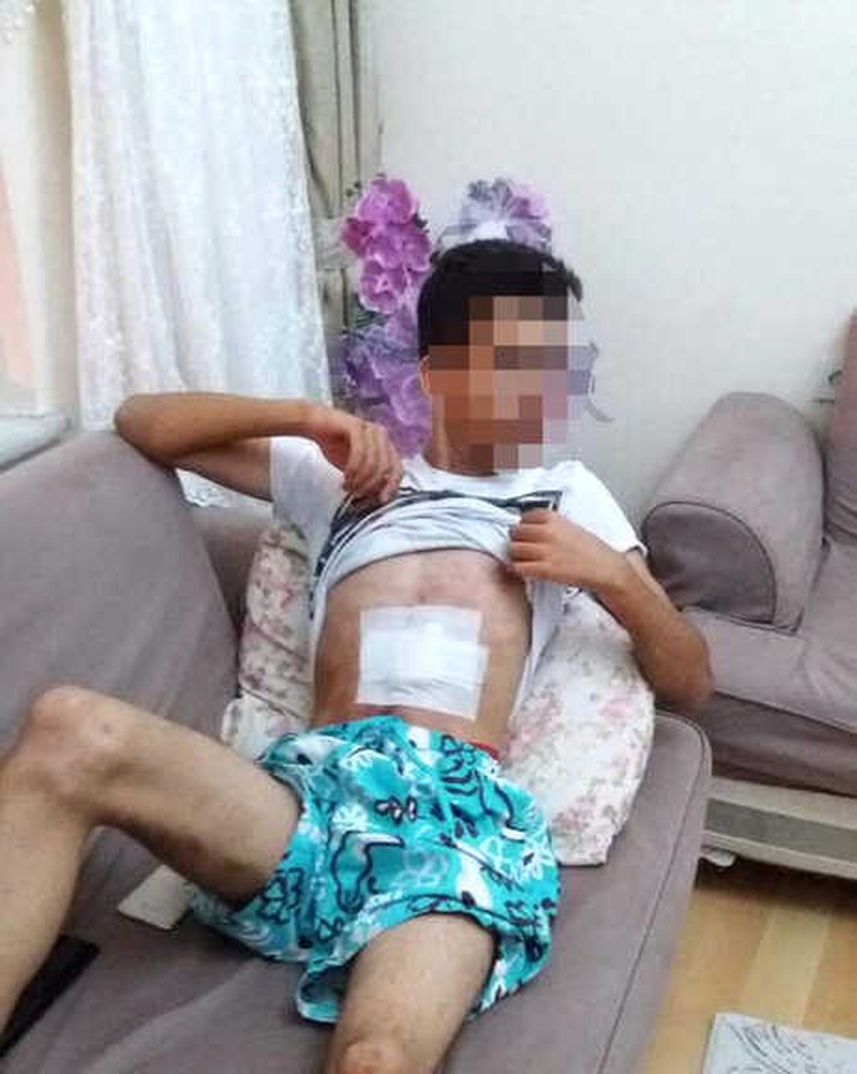 16 Yaşındaki Genç, Sokak Ortasında Bıçaklandı