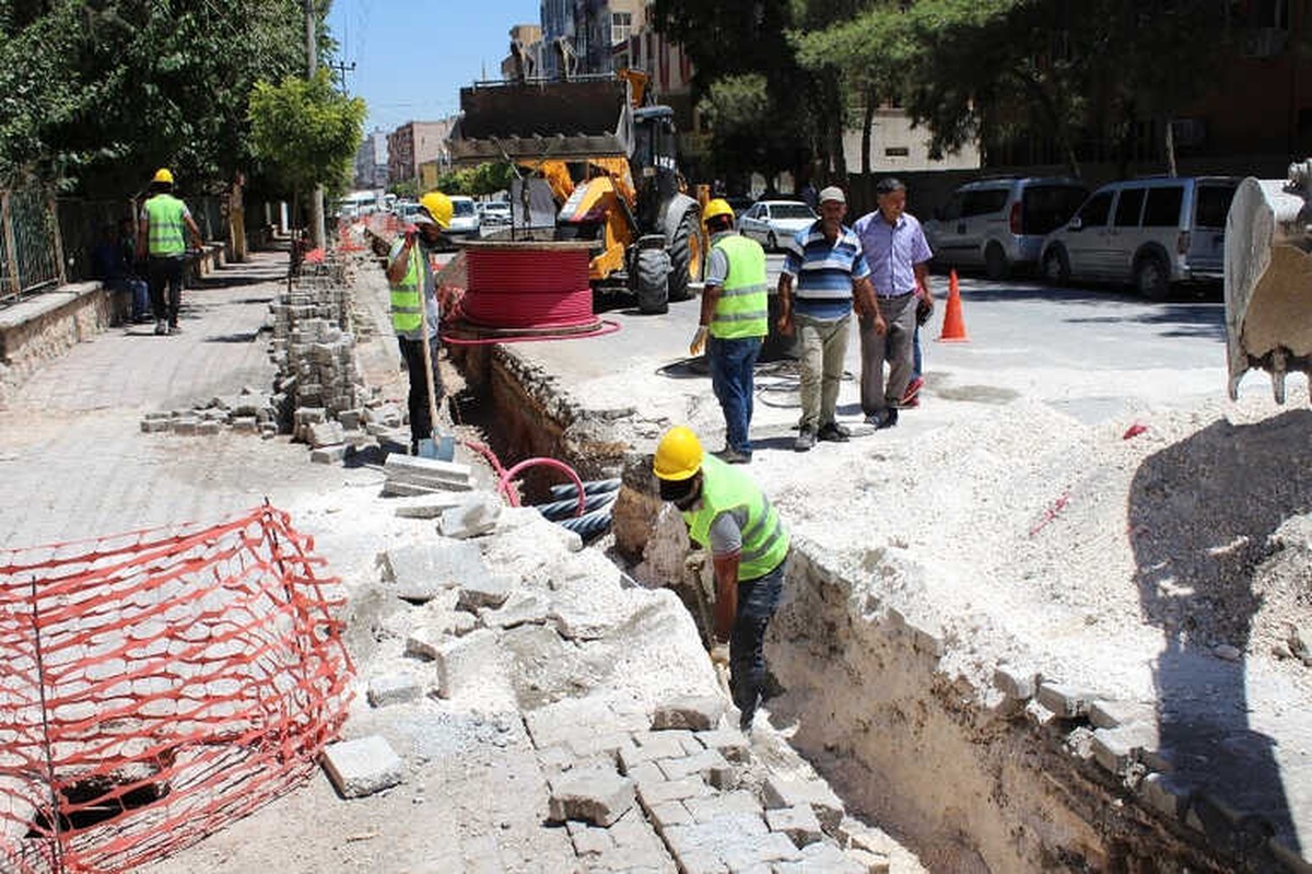 Akçakale\'de Elektrik Şebekesi Yeraltına Alınıyor