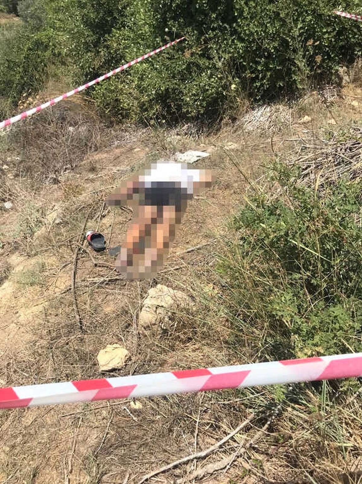 Antalya\'da Boş Arazide Erkek Cesedi Bulundu