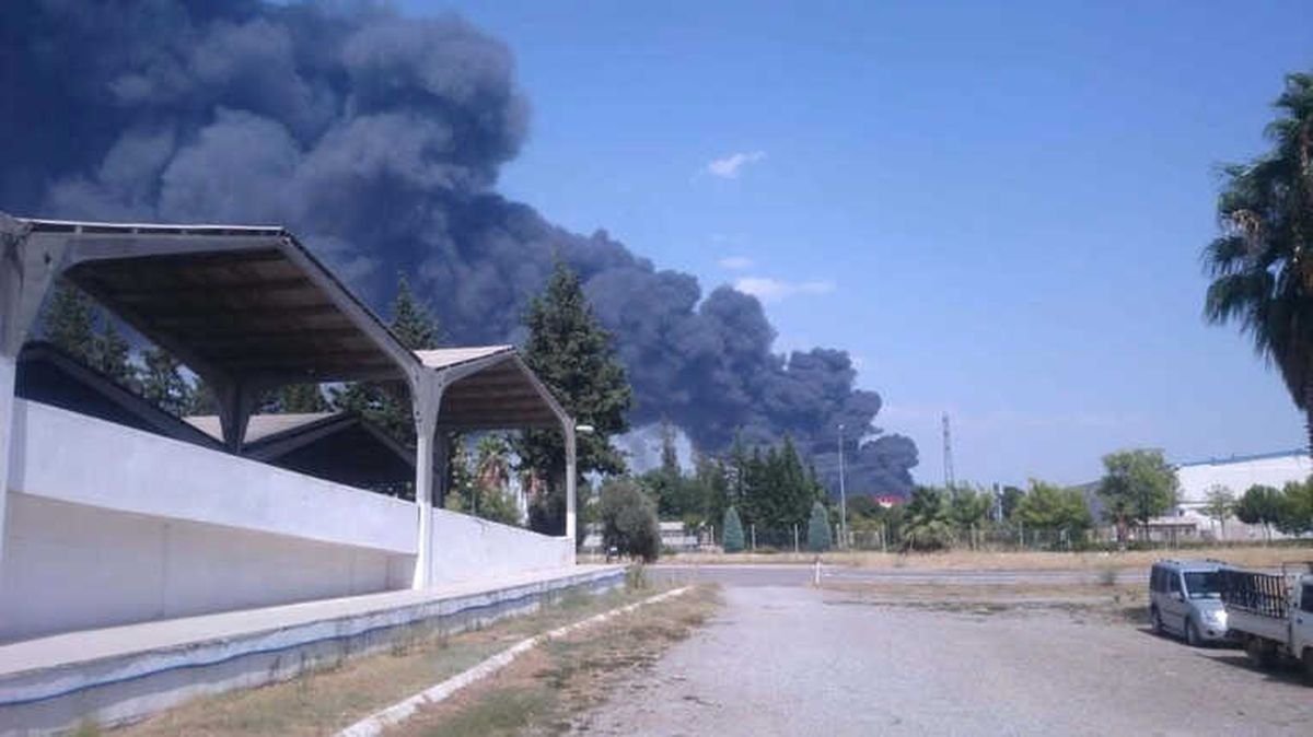 Antalya\'da Fabrika Yangını