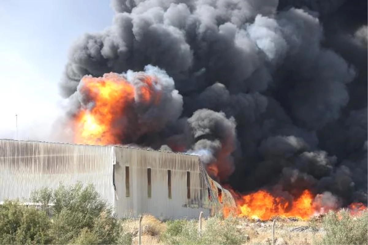 Antalya Osb\'de İzolasyon Malzemesi Fabrikasında Yangın (3)