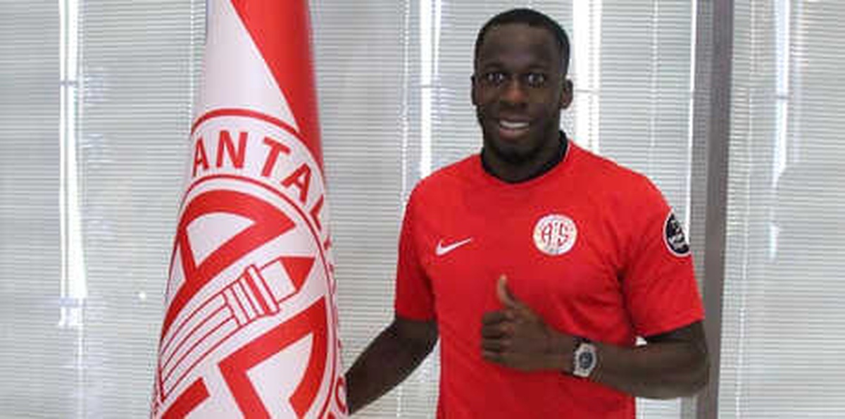 Antalyaspor, Aly Cissokho ile Sözleşme İmzaladı