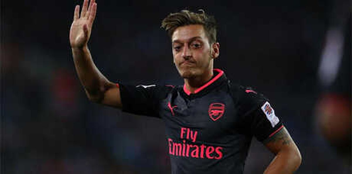 Arsenal\'den Almanya\'ya Tokat Gibi Mesut Cevabı!