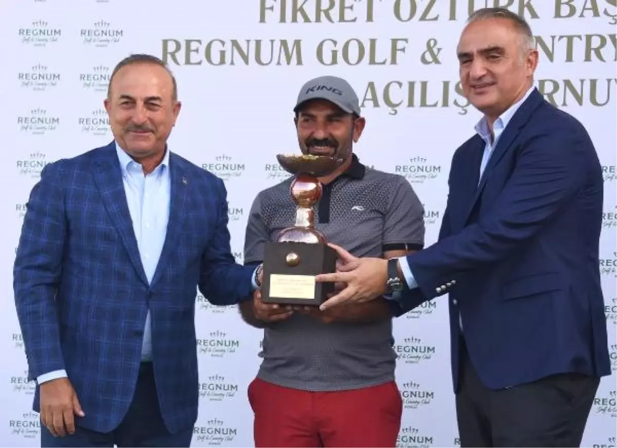 Bakan Çavuşoğlu ve Ersoy Golf Turnuvası Ödüllerini Verdi