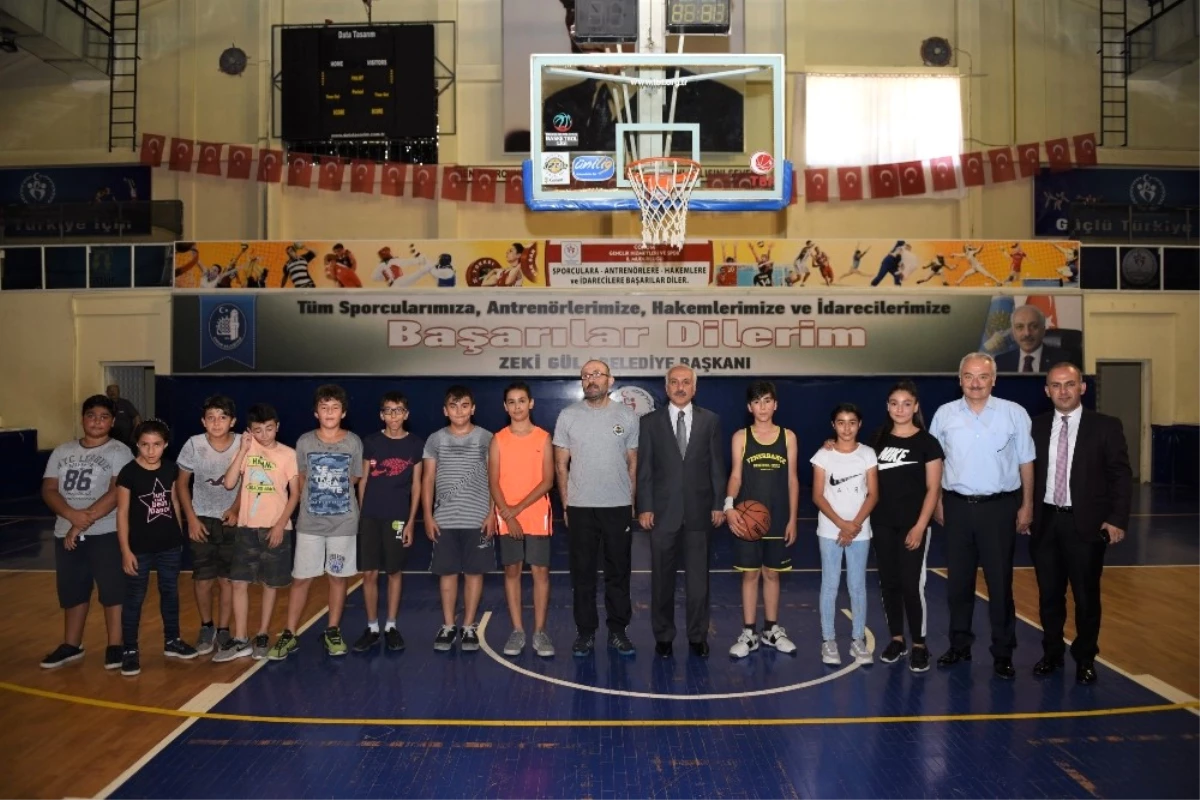 Başkan Gül\'den Spor Okullarına Sürpriz Ziyaret