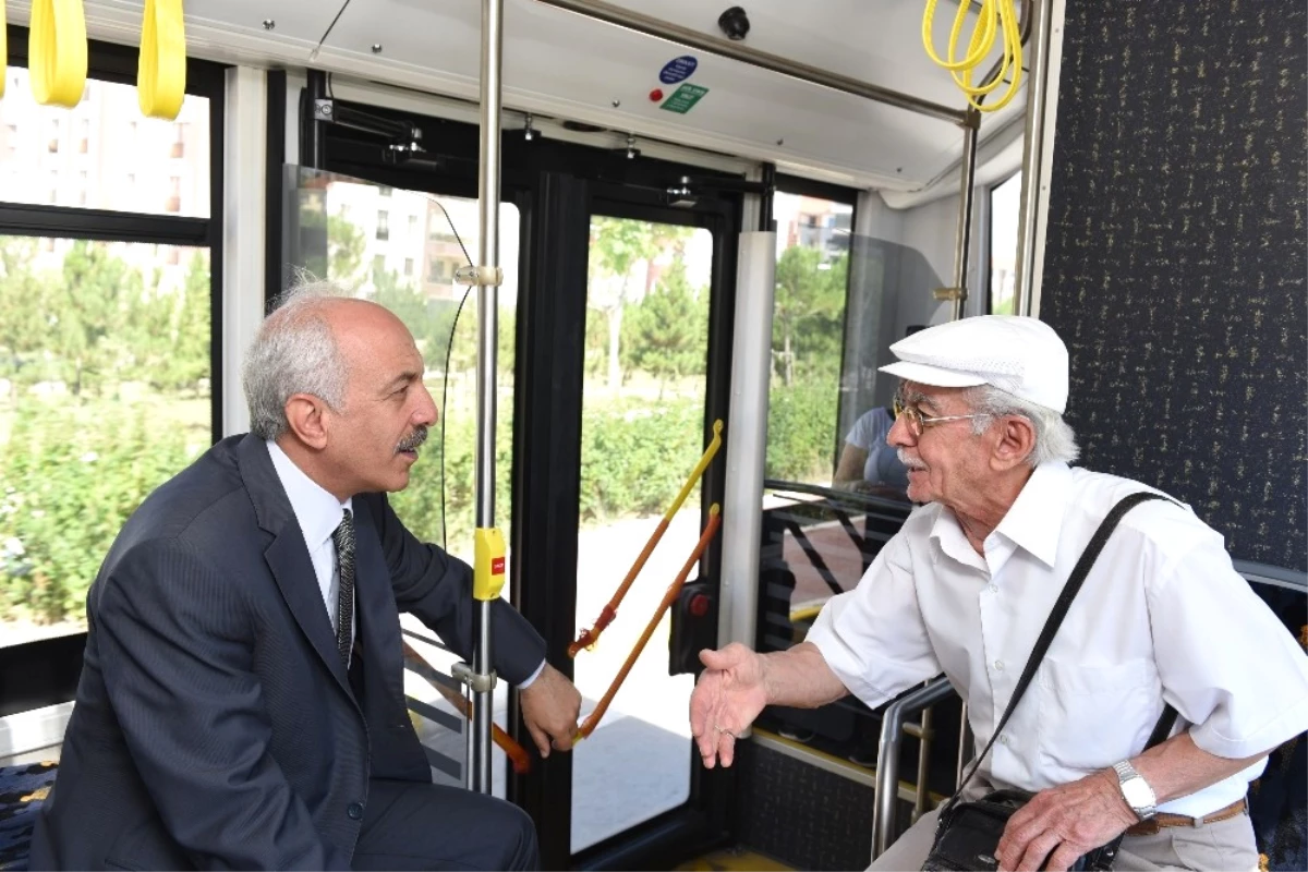 Başkan Gül, Otobüste Vatandaşları Dinledi