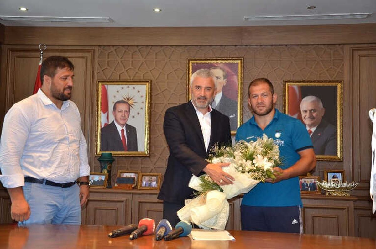 Başkan Yılmaz, Dereceye Giren Güreşçiyi Ağırladı