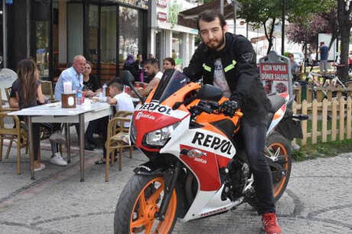 Bedelli Askerlik Yapabilmek İçin Motosikletini Satışa Çıkardı
