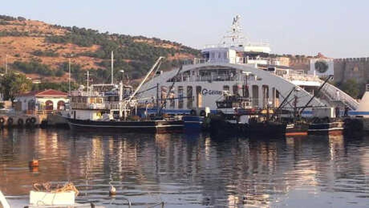 Bozcaada\'da Yasak Sahada Balık Avlayanlara Ceza
