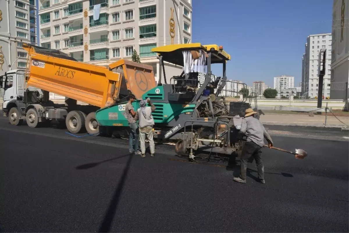 Büyükşehir Caddelere 200 Bin Ton Asfalt Serdi