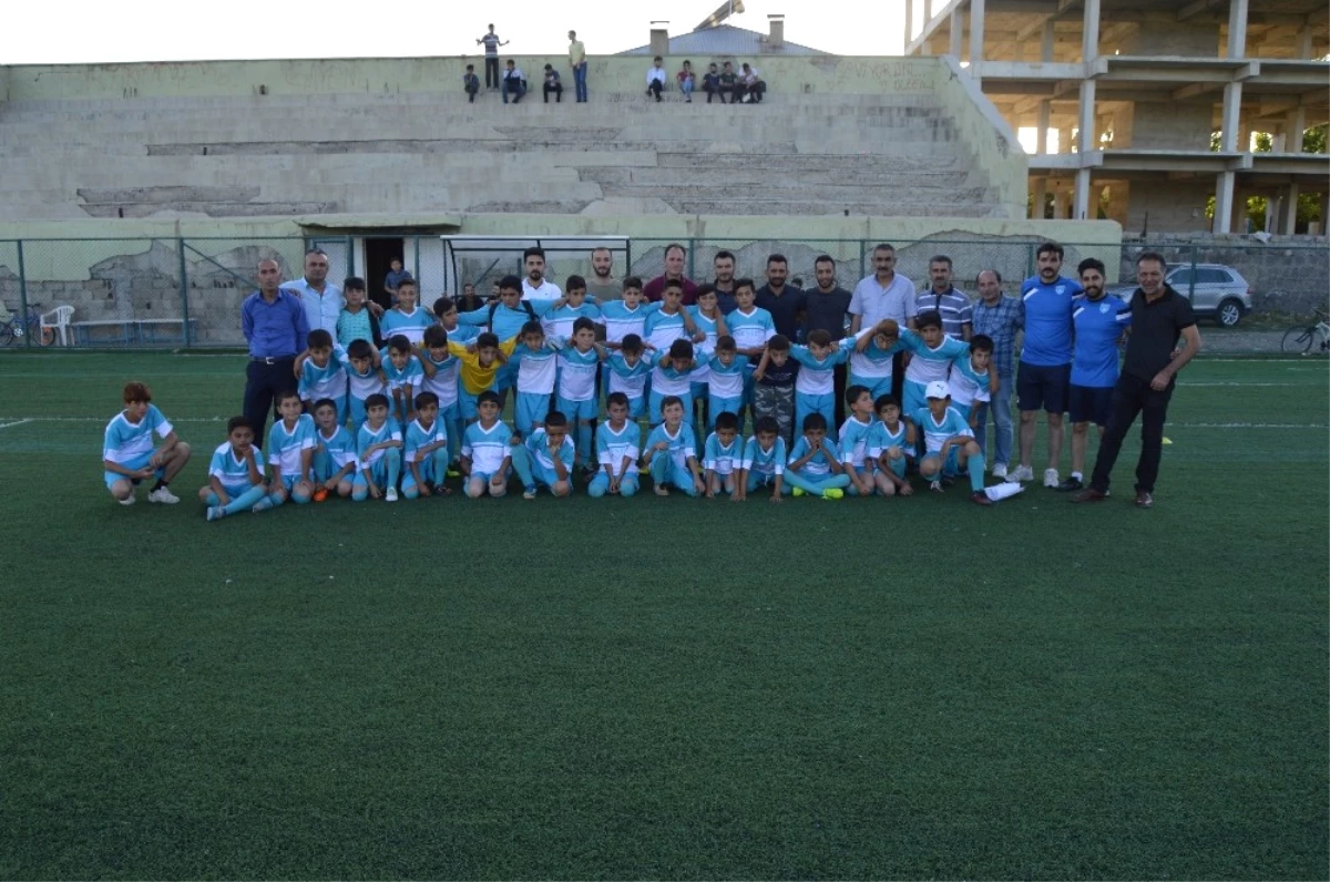Eleşkirt Spor Futbol Okulu Fenerbahçe Karşısında Oynadığı Futbolla Büyüledi