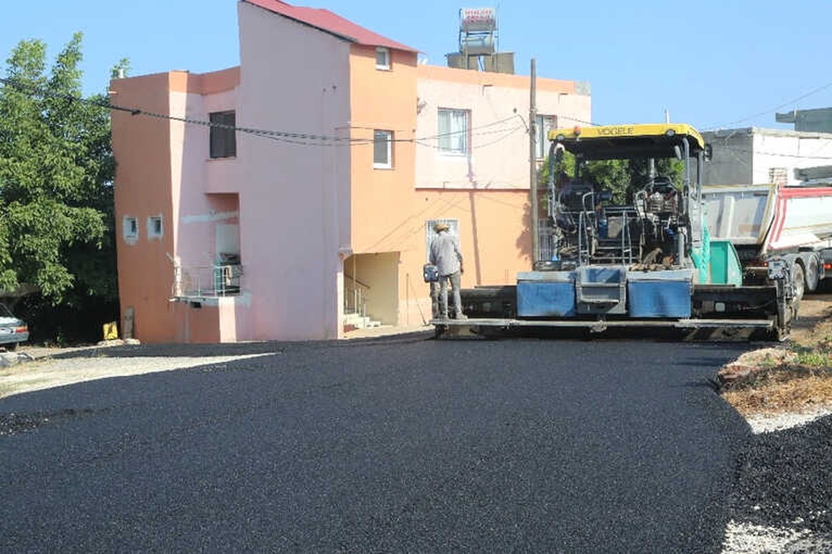 Erdemli Belediyesi\'nden Koyuncu Mahallesi\'ne Sıcak Asfalt