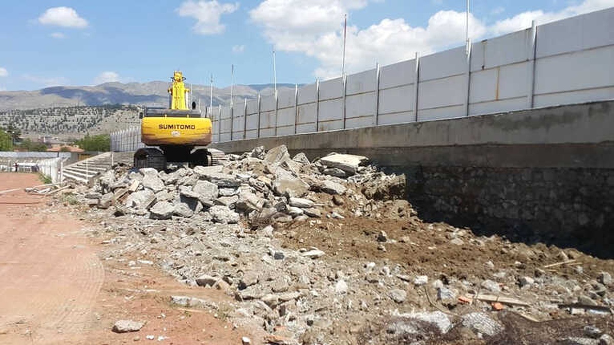 Erzincan 13 Şubat Şehir Stadı Yıkılıyor