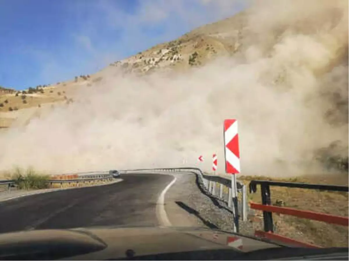 Hakkari\'deki Toprak Kayması Saniye Saniye Görüntülendi