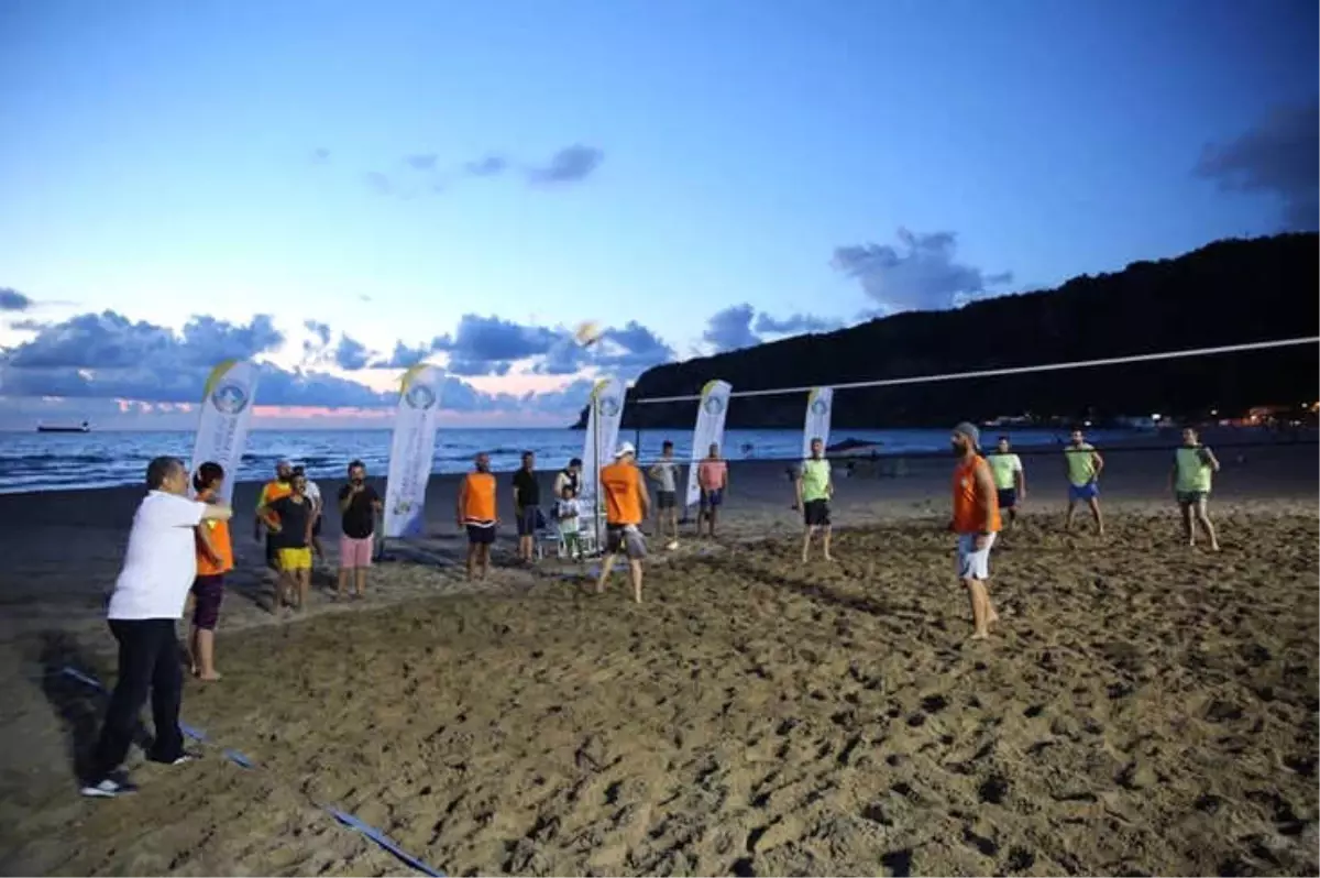 İnkumu\'nda Voleybol Turnuvası Başladı