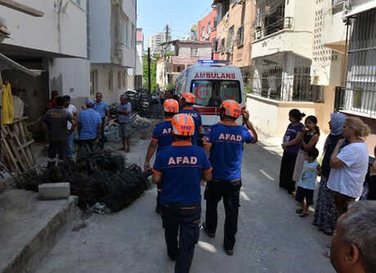 İnşaat Bekçisi, Asansör Boşluğuna Düşüp Öldü