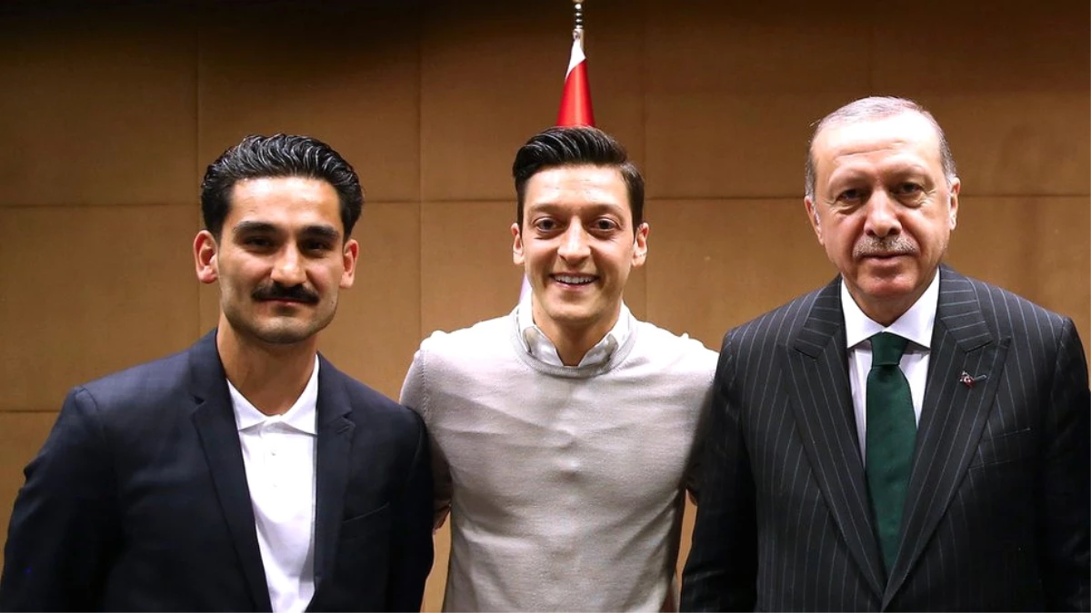 Almanya Başbakanı Merkel: Mesut Özil\'in Kararına Saygı Duyuyorum