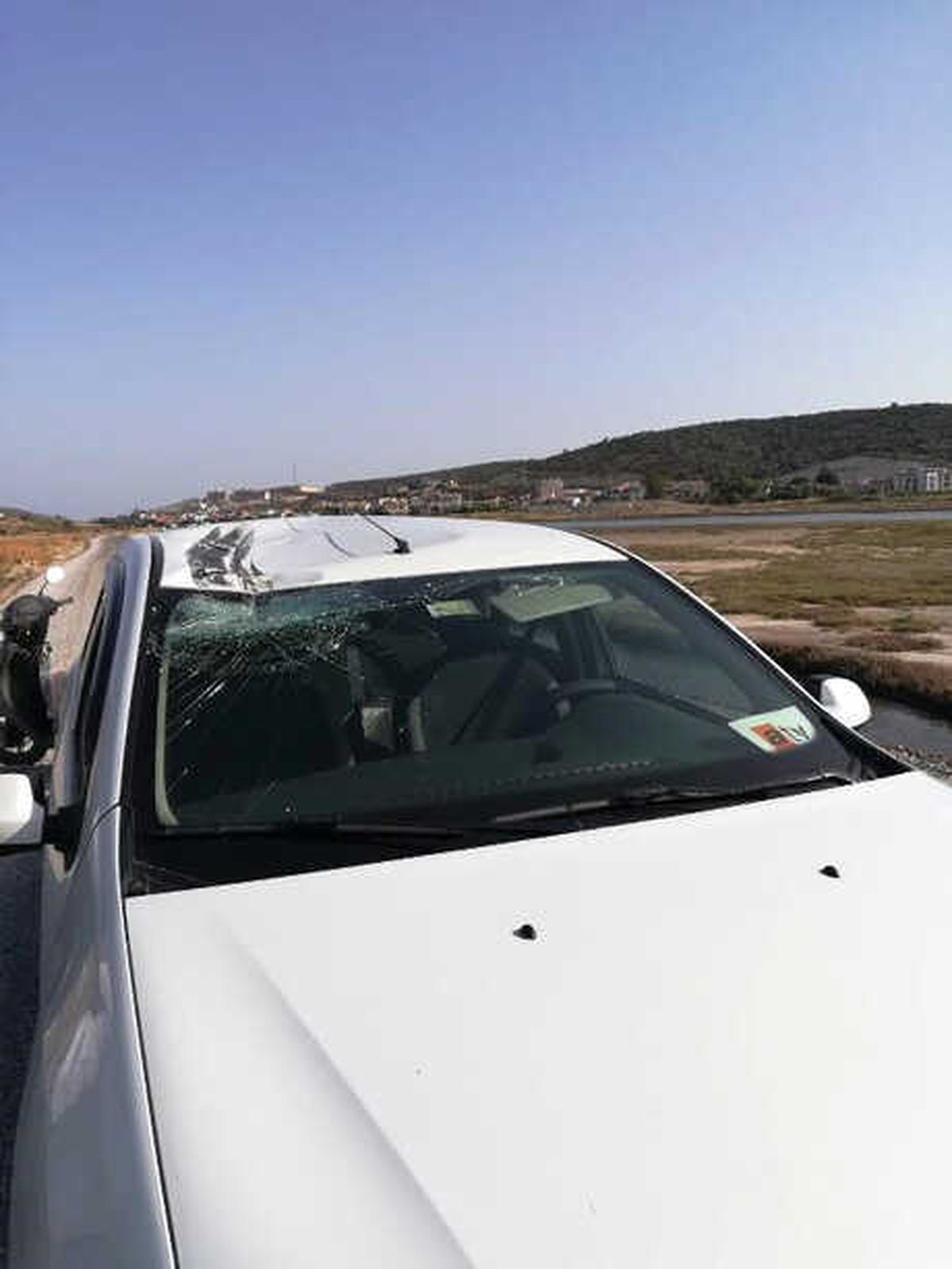 İzmir\'de Otomobile Uçak Çarptı