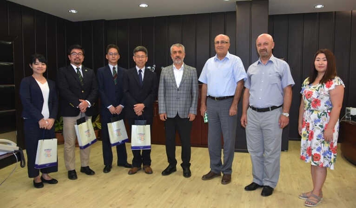 Japon Akademisyenler Omü\'de
