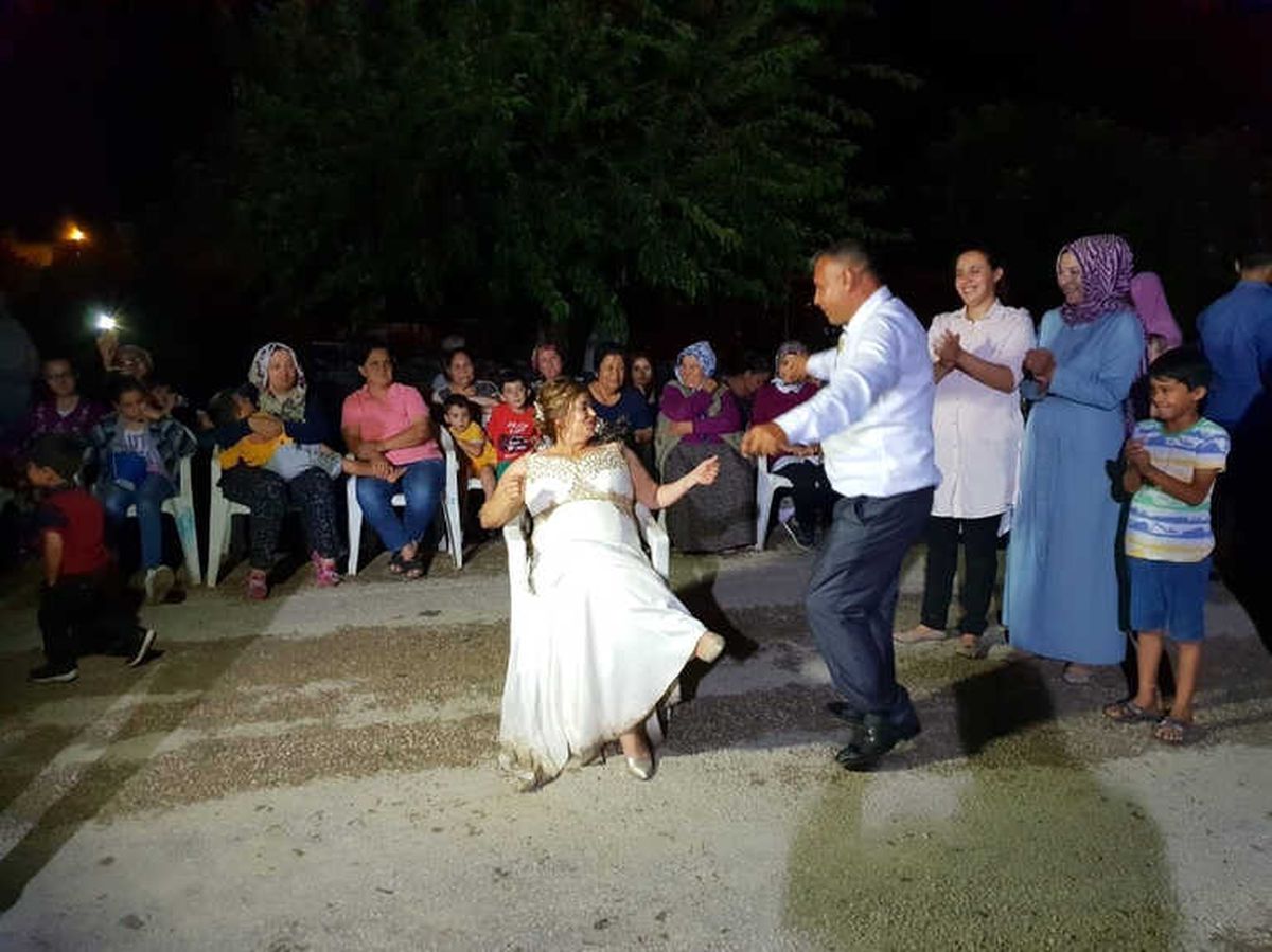 Kaçarak Evlendi, 18 Yıl Sonra Düğün Yaptı