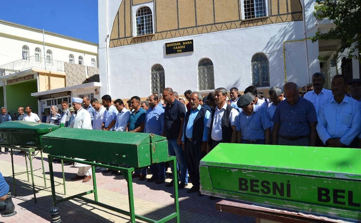 Katledilen Anne ve İki Çocuğu Toprağa Verildi