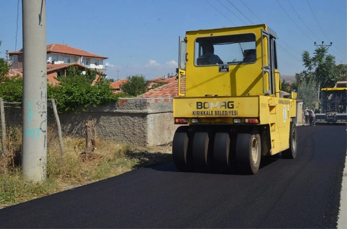 Kırıkkale Belediyesi Mahallelerdeki Peyzaj ve Asfalt Çalışmalarını Sürdürüyor