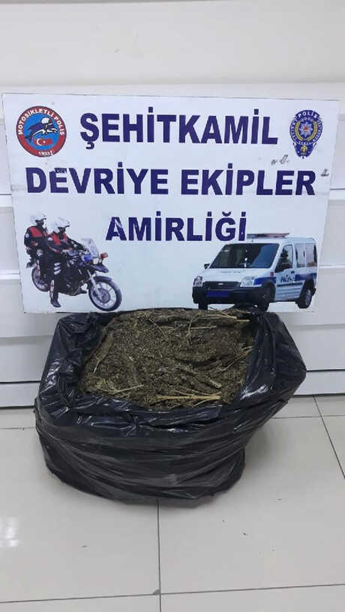 Kovalamaca Sonucu Durdurulan Otomobilden Uyuşturucu Çıktı